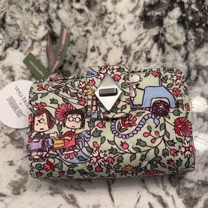 Vera Bradley Floral Peanuts Quilted Wallet in Mint Green
Small turnlock..nwt